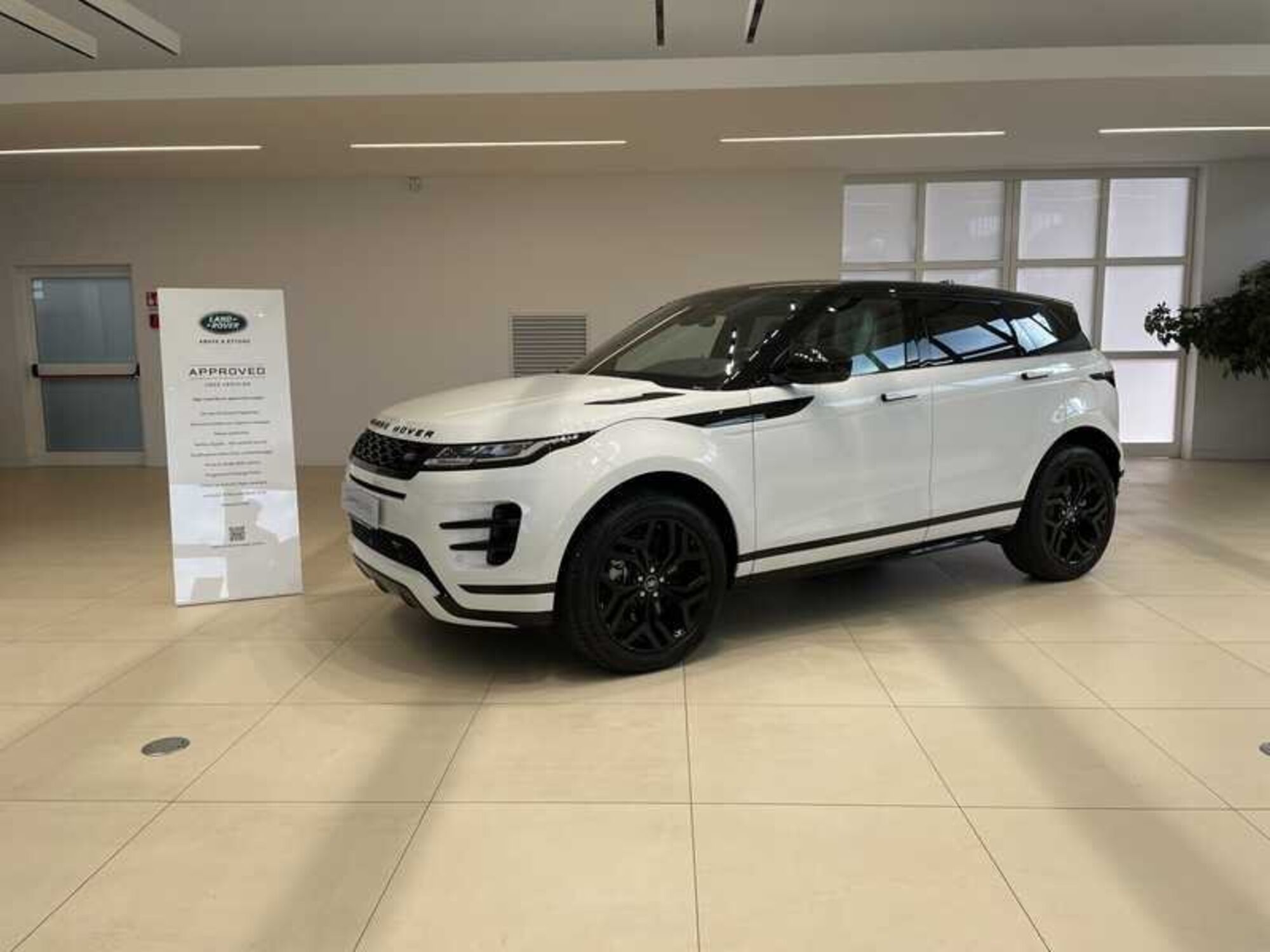 Land Rover Range Rover Evoque 1.5 I3 PHEV 300 CV AWD Auto  nuova a Forli&#039;