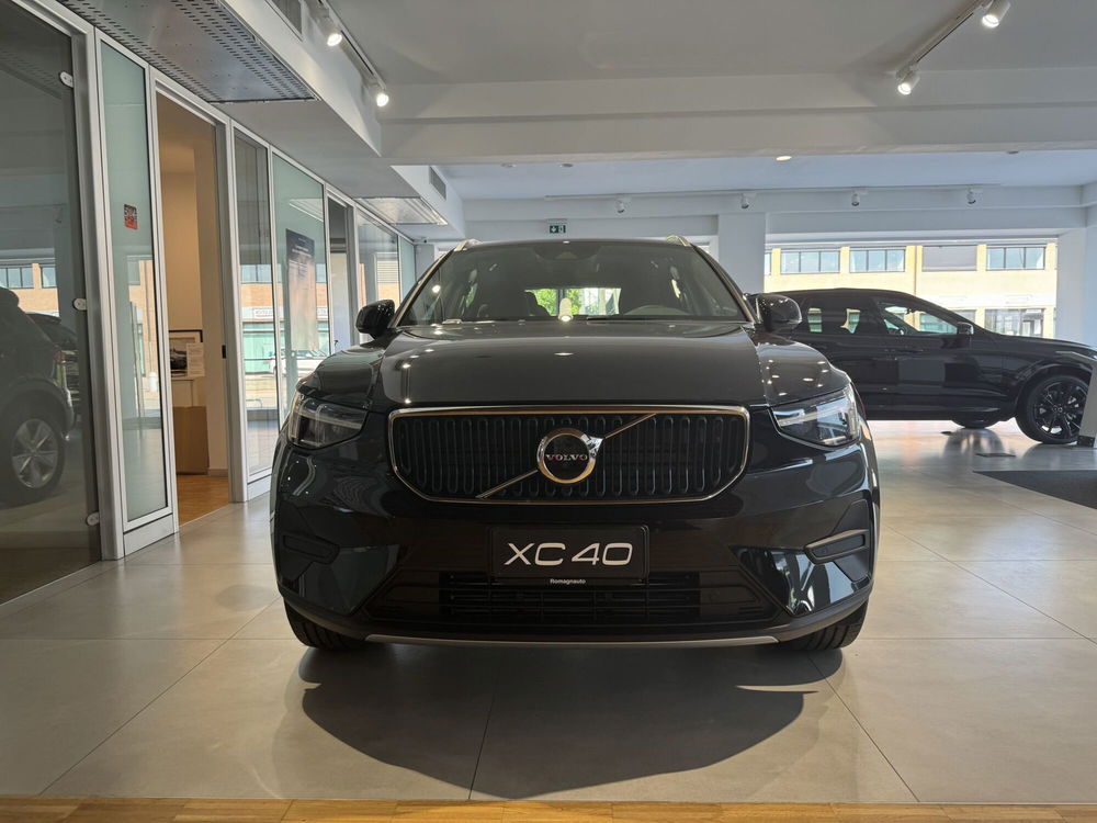 Volvo XC40 nuova a Forlì-Cesena (2)