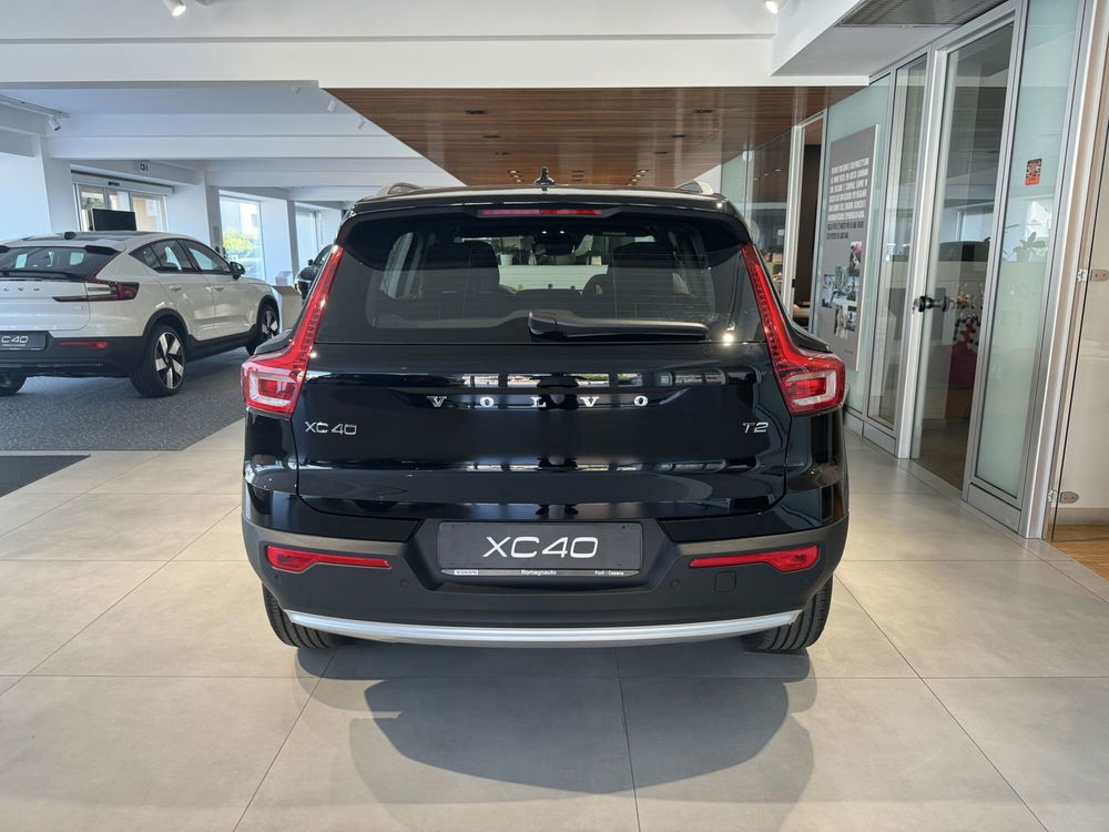 Volvo XC40 nuova a Forlì-Cesena (4)