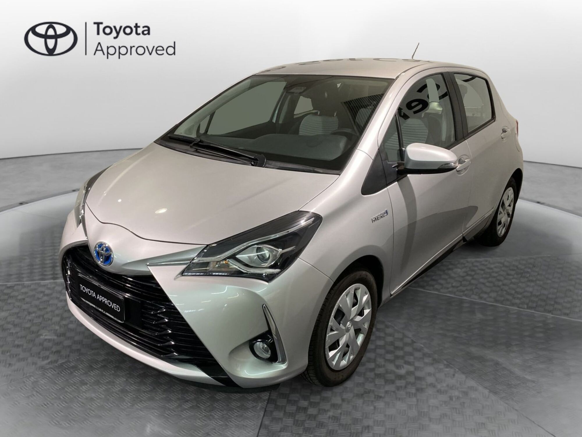 Toyota Yaris 1.5 Hybrid 5 porte Active  del 2017 usata a Milano