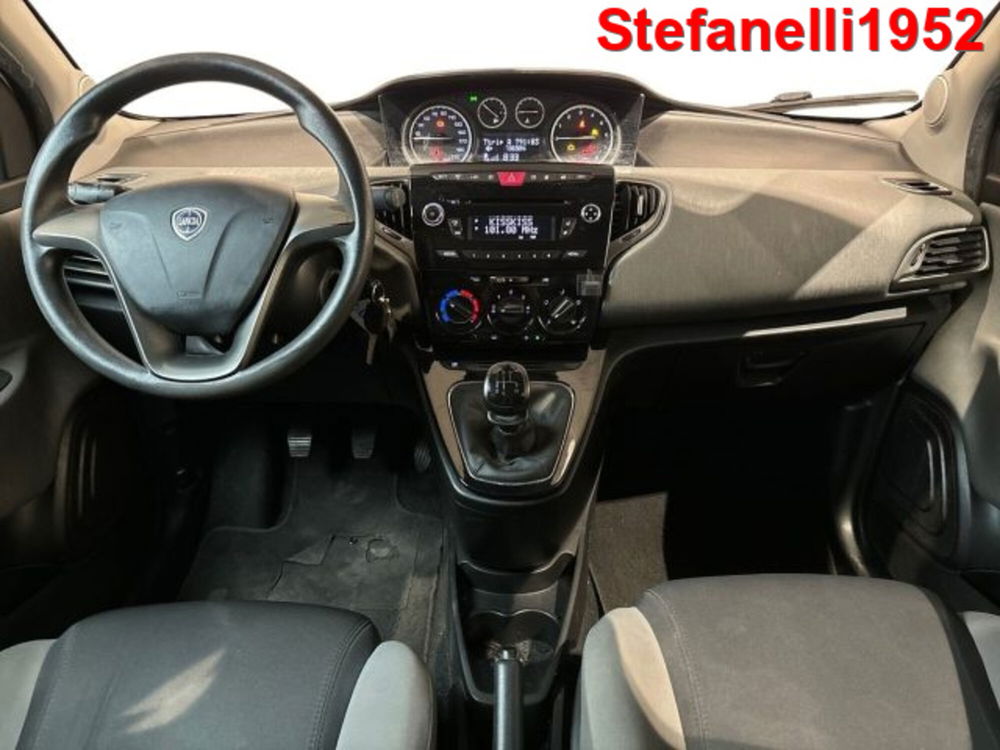 Lancia Ypsilon usata a Bologna (13)