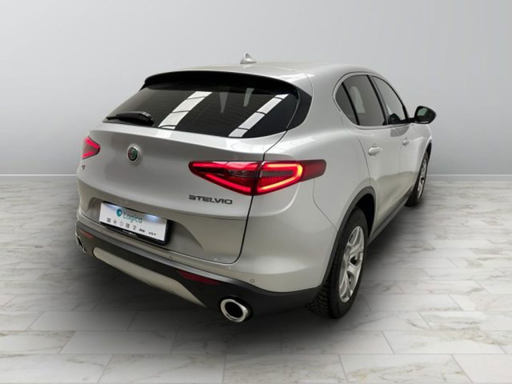 Alfa Romeo Stelvio usata a Biella (9)