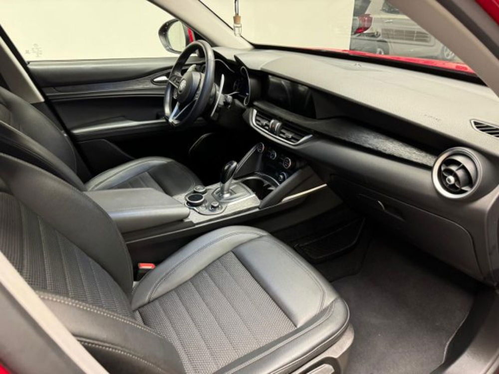 Alfa Romeo Stelvio usata a Biella (13)