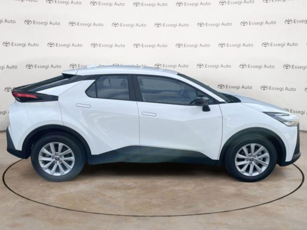 Toyota Toyota C-HR nuova a Vercelli (13)