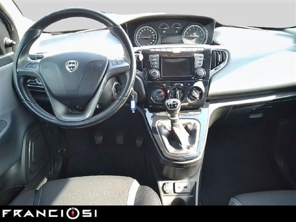 Lancia Ypsilon usata a Modena (8)