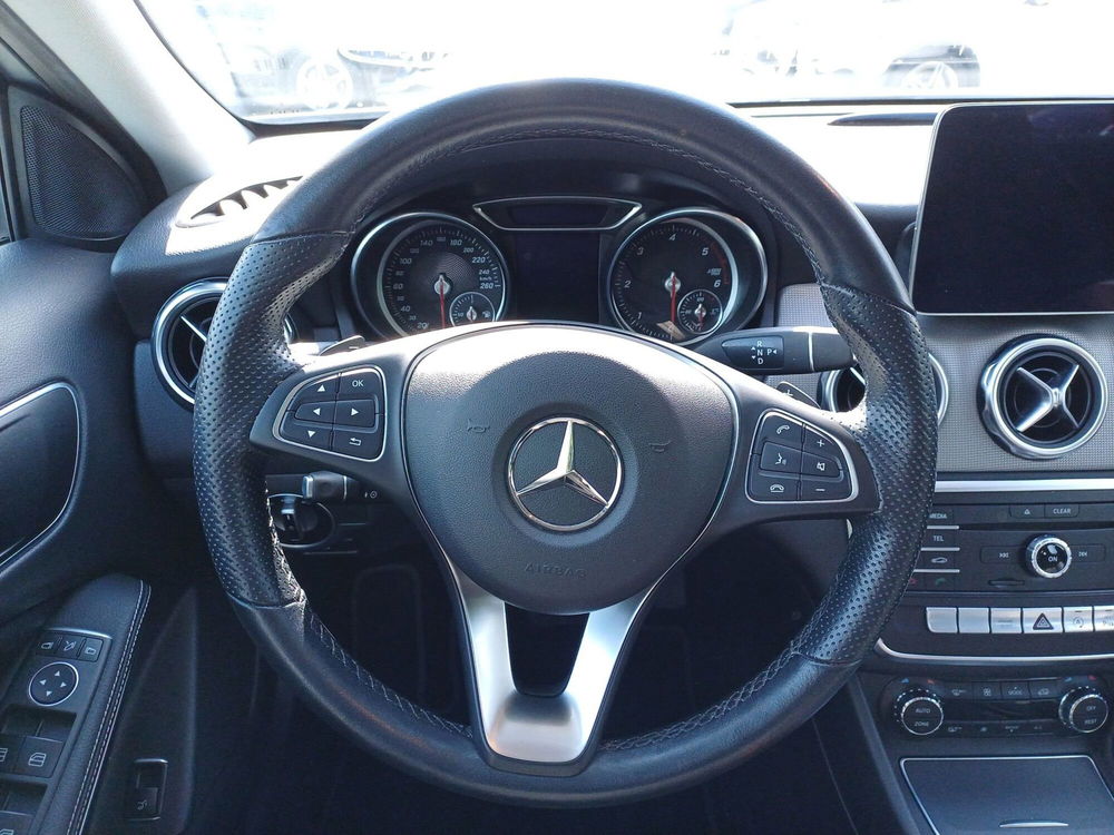 Mercedes-Benz GLA SUV usata a Genova (16)