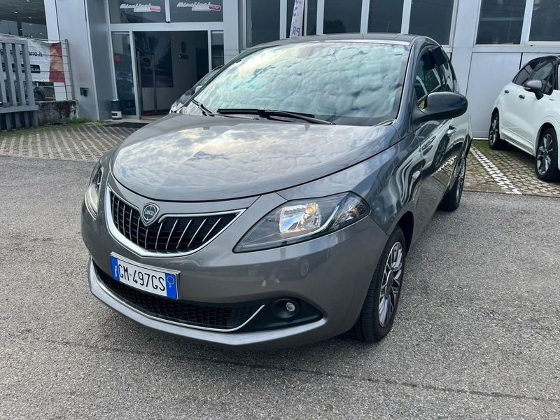 Lancia Ypsilon 1.0 FireFly 5 porte S&amp;S Hybrid Gold Plus del 2023 usata a Milano