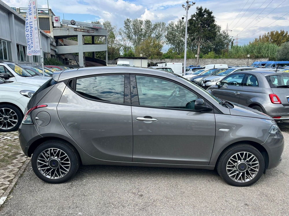 Lancia Ypsilon usata a Milano (5)