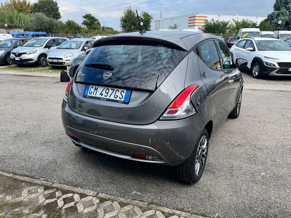 Lancia Ypsilon usata a Milano (7)