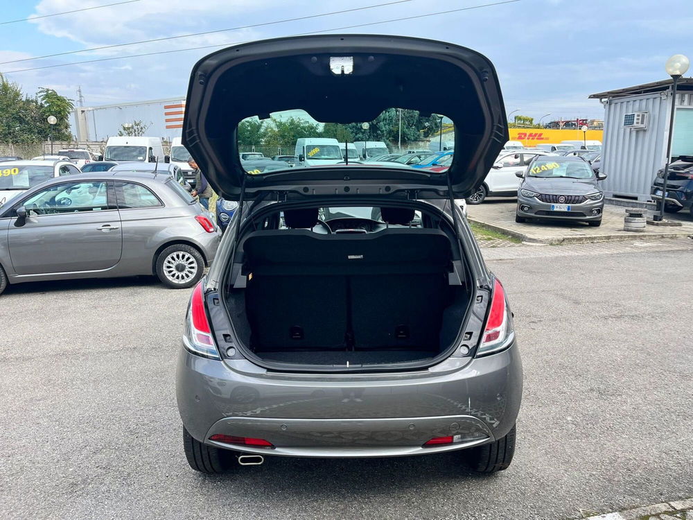 Lancia Ypsilon usata a Milano (9)