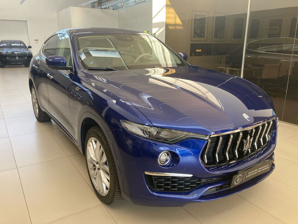 Maserati Levante usata a Bari (5)