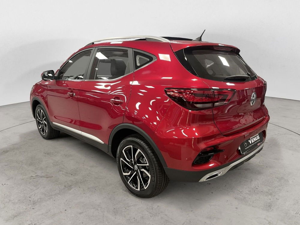 Mg ZS (2021-->) nuova a Milano (3)