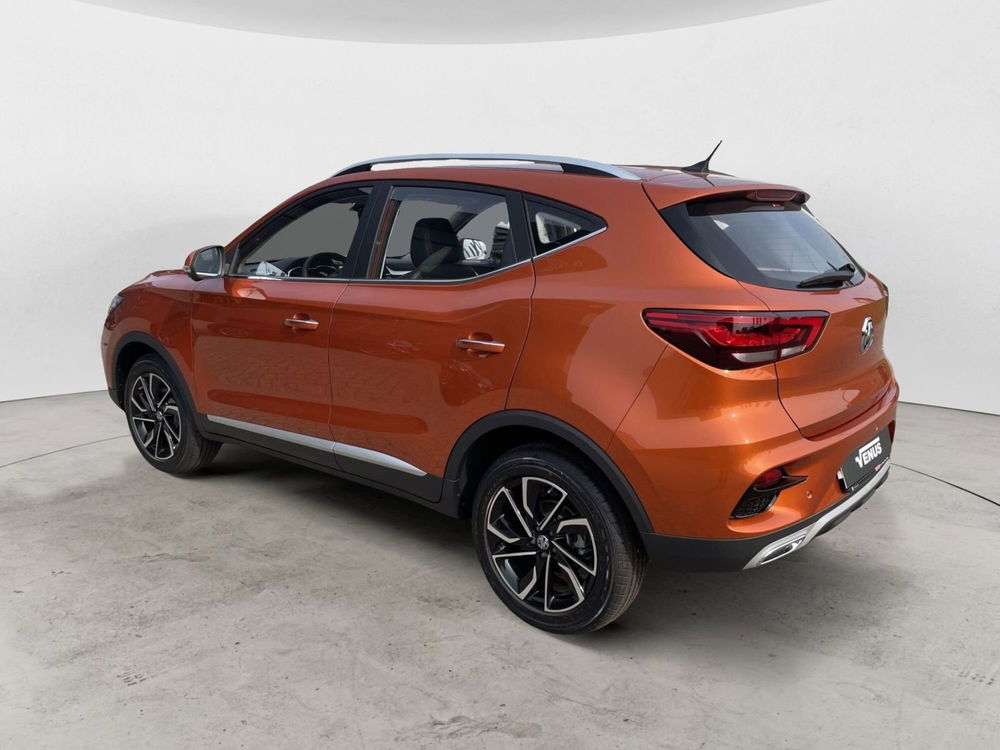 Mg ZS (2021-->) nuova a Milano (3)