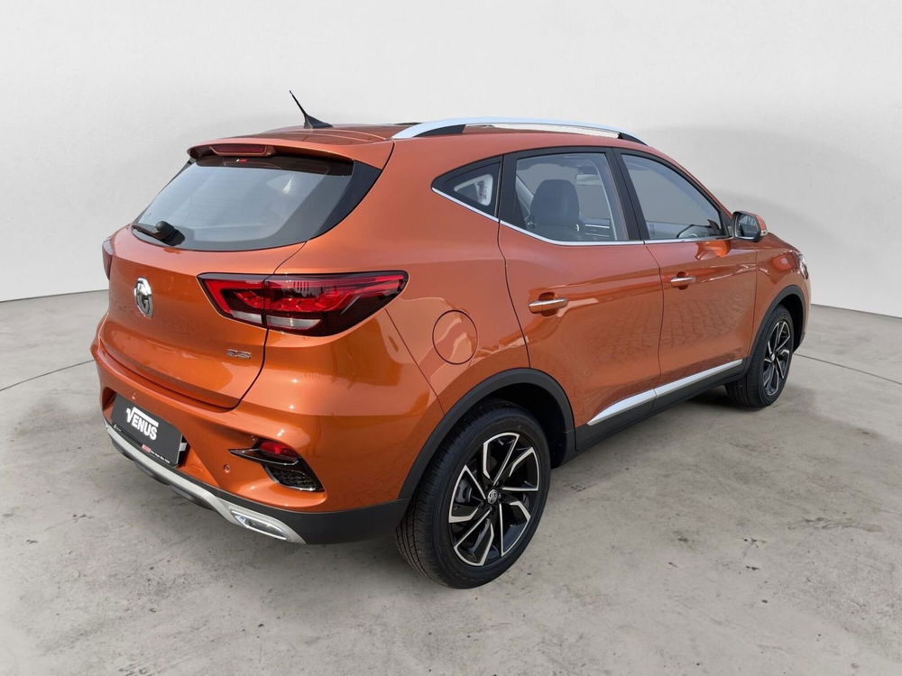 Mg ZS (2021-->) nuova a Milano (7)