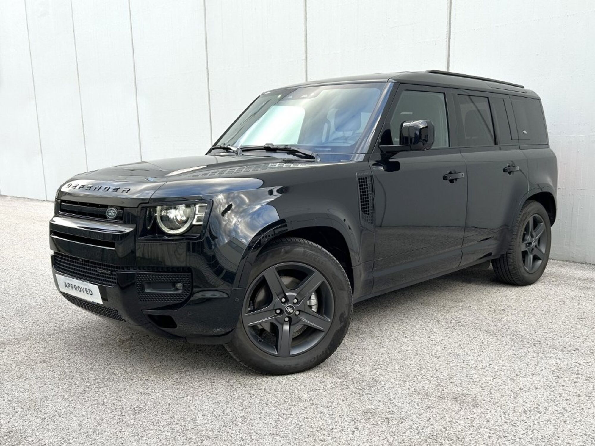 Land Rover Defender 110 3.0d i6 mhev X-Dynamic SE awd 200cv auto del 2023 usata a Trento