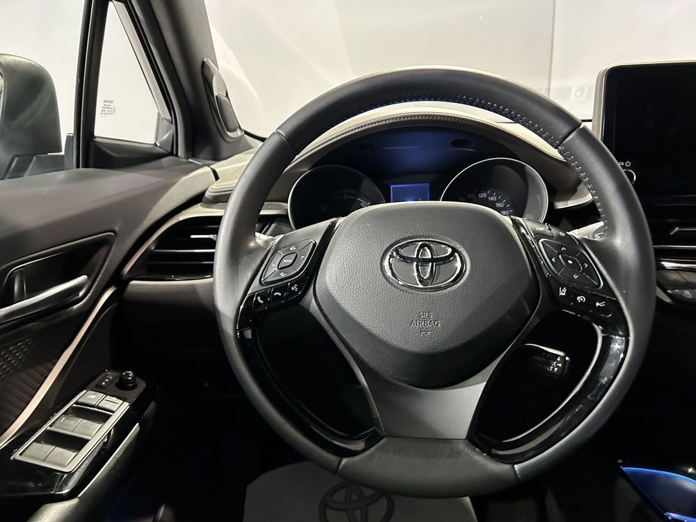 Toyota Toyota C-HR usata a Milano (10)