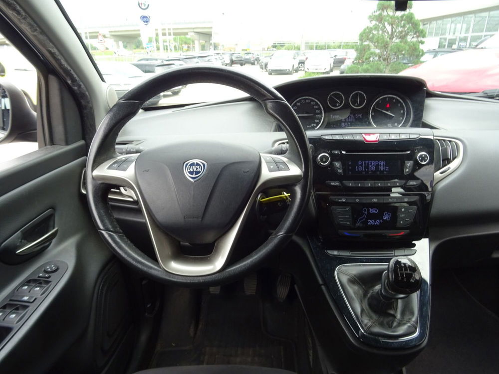 Lancia Ypsilon usata a Venezia (12)