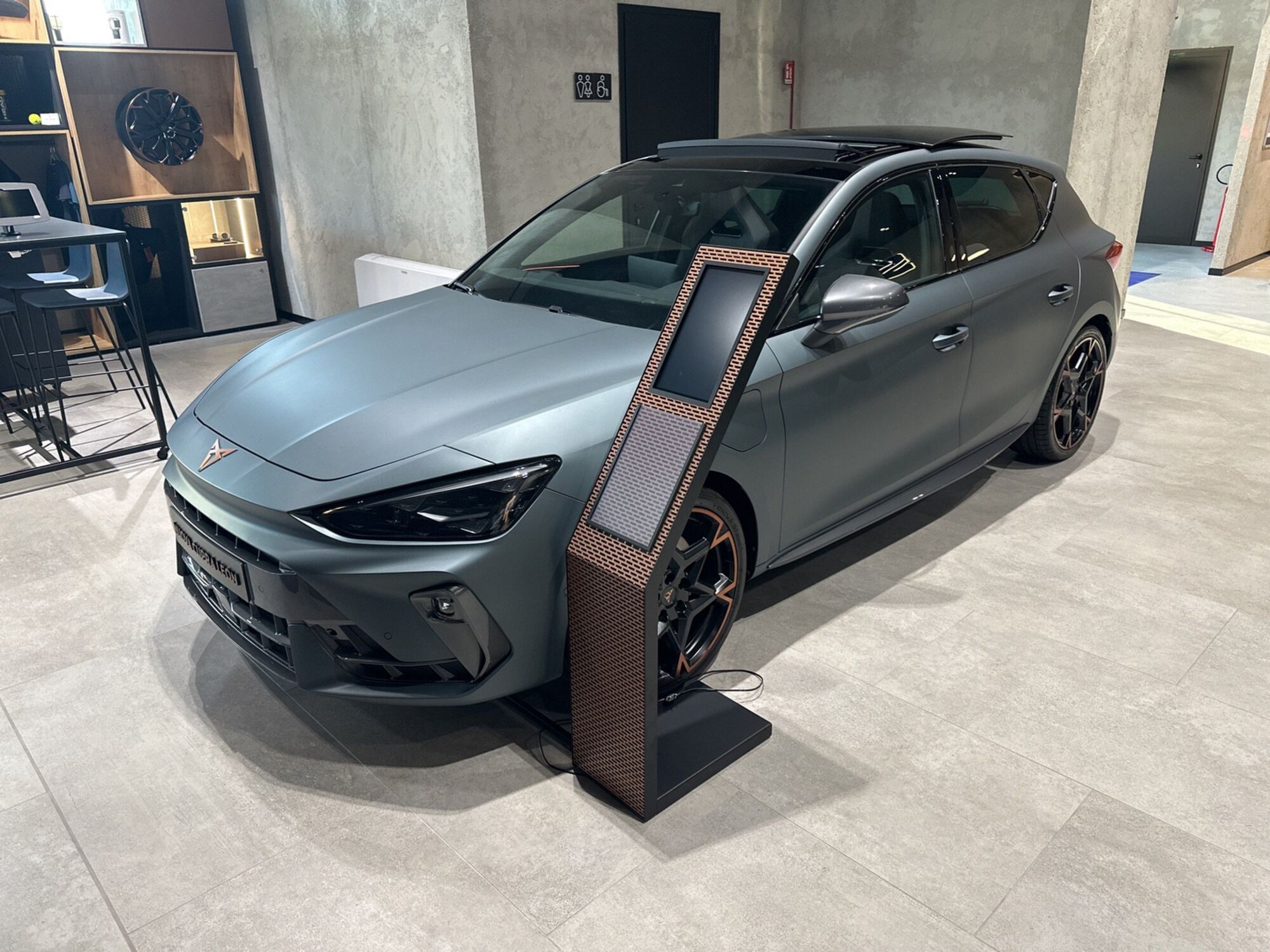 Cupra Leon 1.5 e-hybrid VZ Extreme 272cv dsg nuova a Livorno