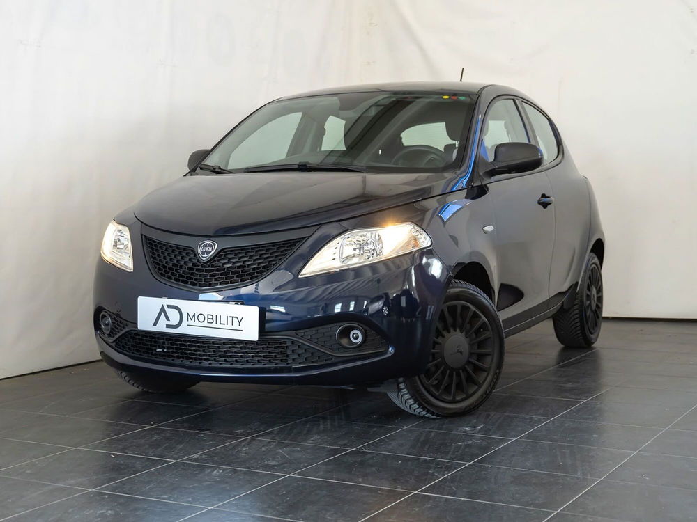 Lancia Ypsilon usata a Foggia