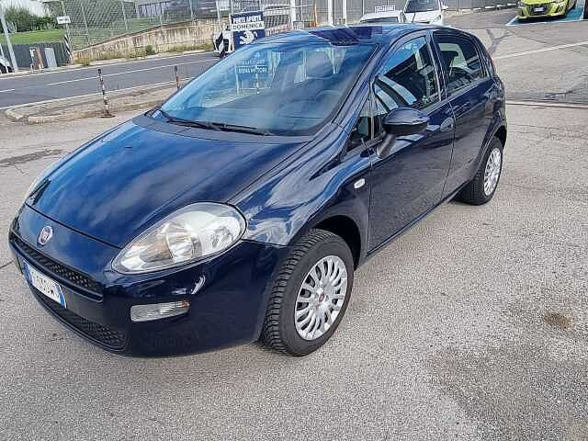 Fiat Punto 1.4 8V 5 porte Natural Power Street  del 2017 usata a Siena