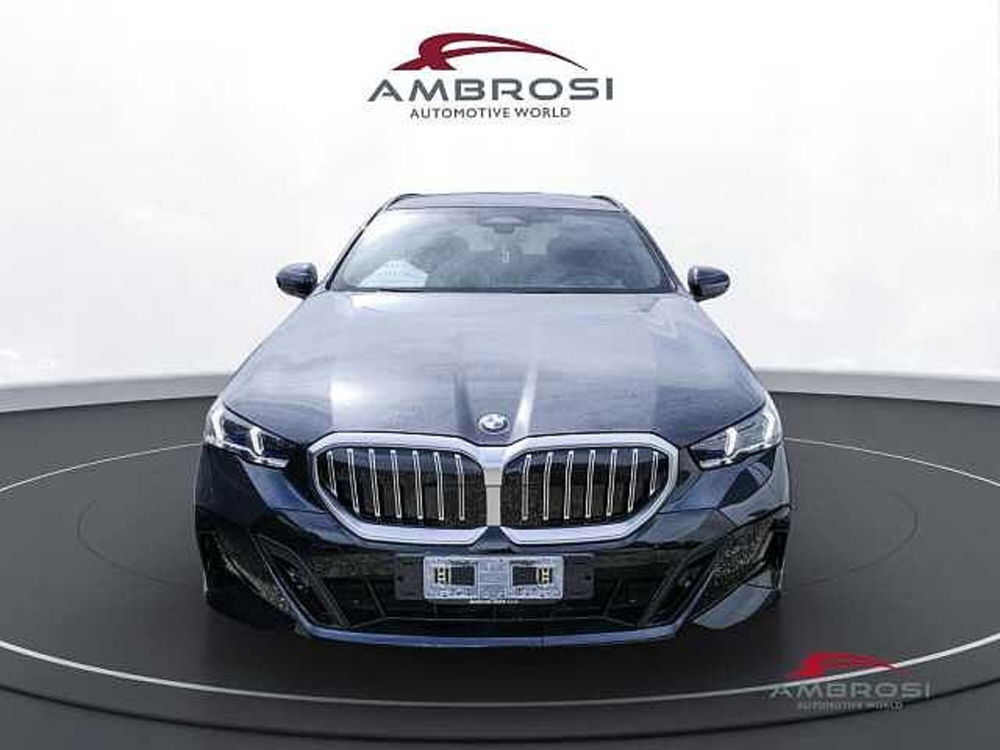 BMW Serie 5 Touring nuova a Viterbo (5)