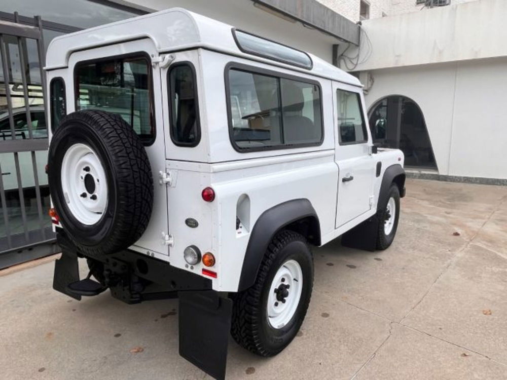 Land Rover Defender usata a Oristano (8)