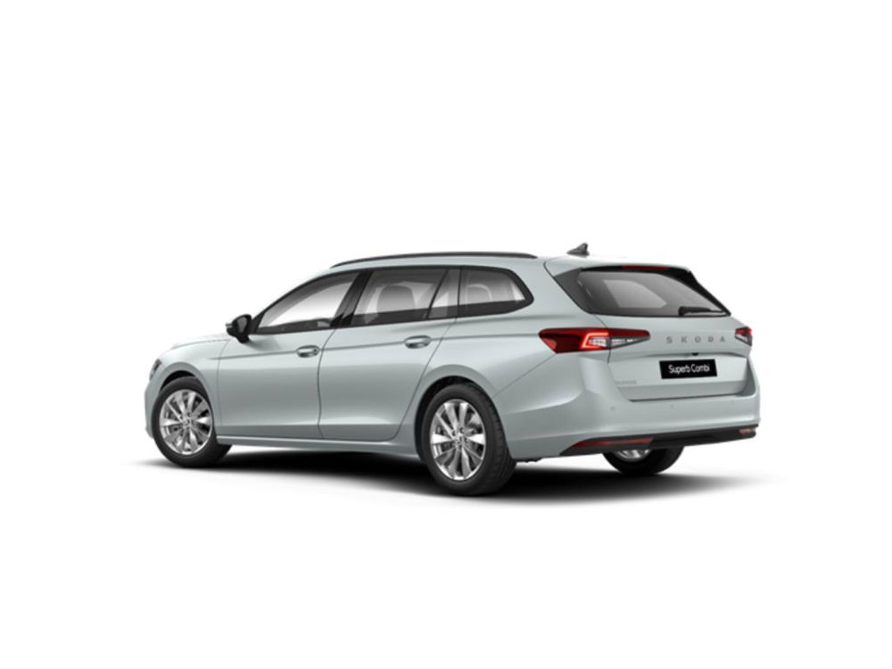 Skoda Superb Station Wagon nuova a Novara (3)