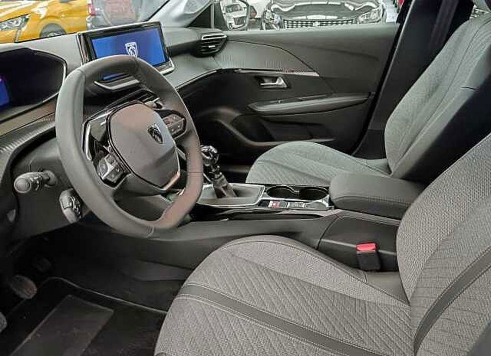 Peugeot 208 nuova a Milano (5)