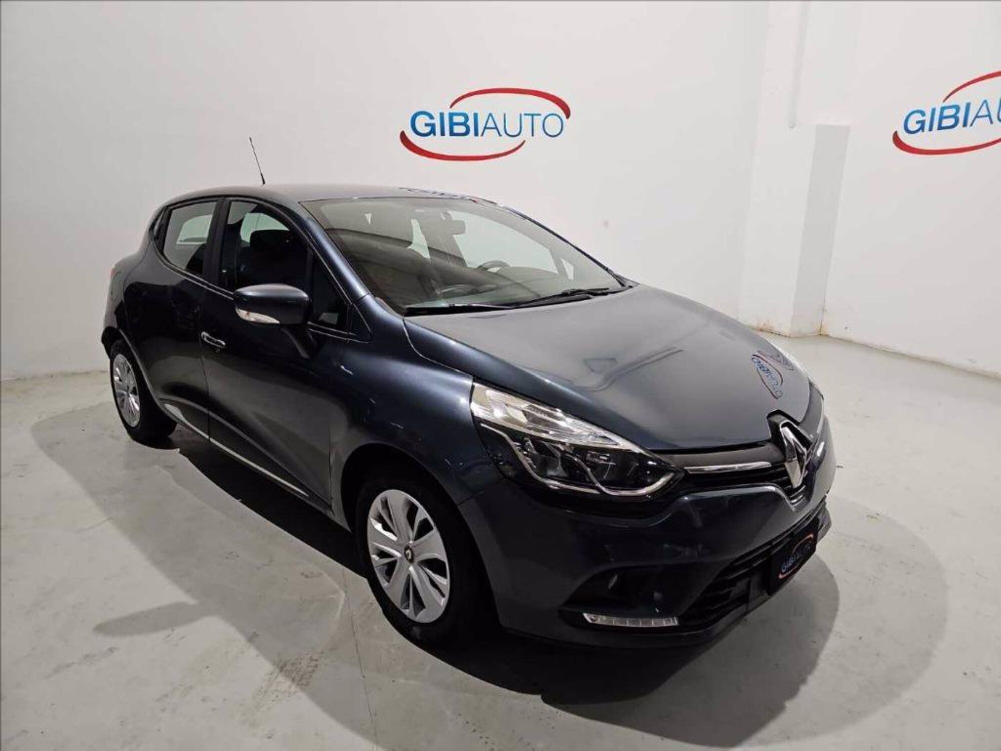 Renault Clio TCe 12V 90 CV 5 porte Moschino Life del 2019 usata a Palermo