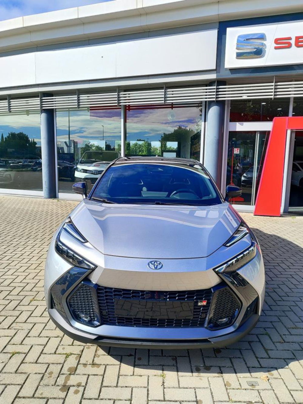 Toyota Toyota C-HR nuova a Perugia