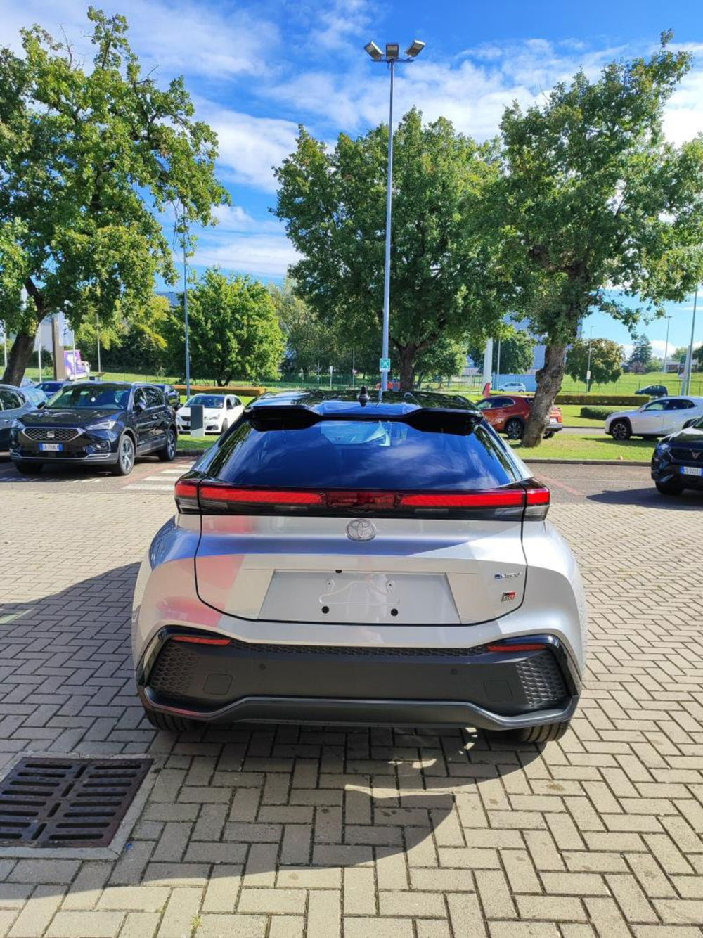 Toyota Toyota C-HR nuova a Perugia (4)