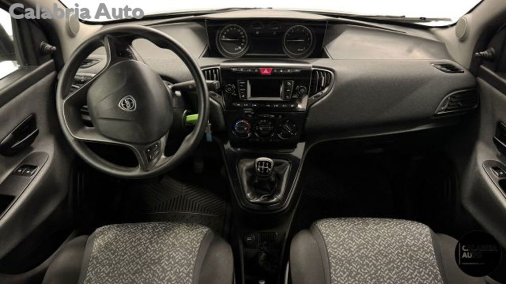 Lancia Ypsilon usata a Reggio Calabria (7)