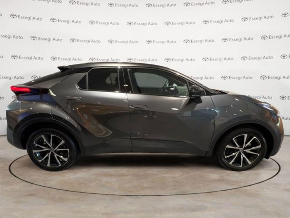 Toyota Toyota C-HR nuova a Vercelli (13)