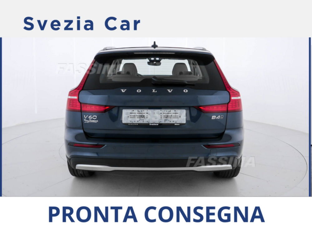 Volvo V60 Cross Country nuova a Milano (6)