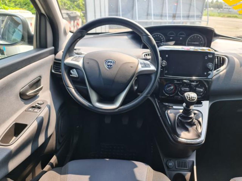 Lancia Ypsilon usata a Torino (13)