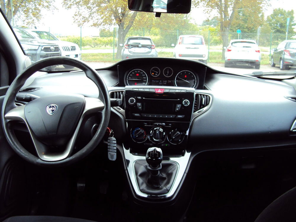 Lancia Ypsilon usata a Bologna (9)