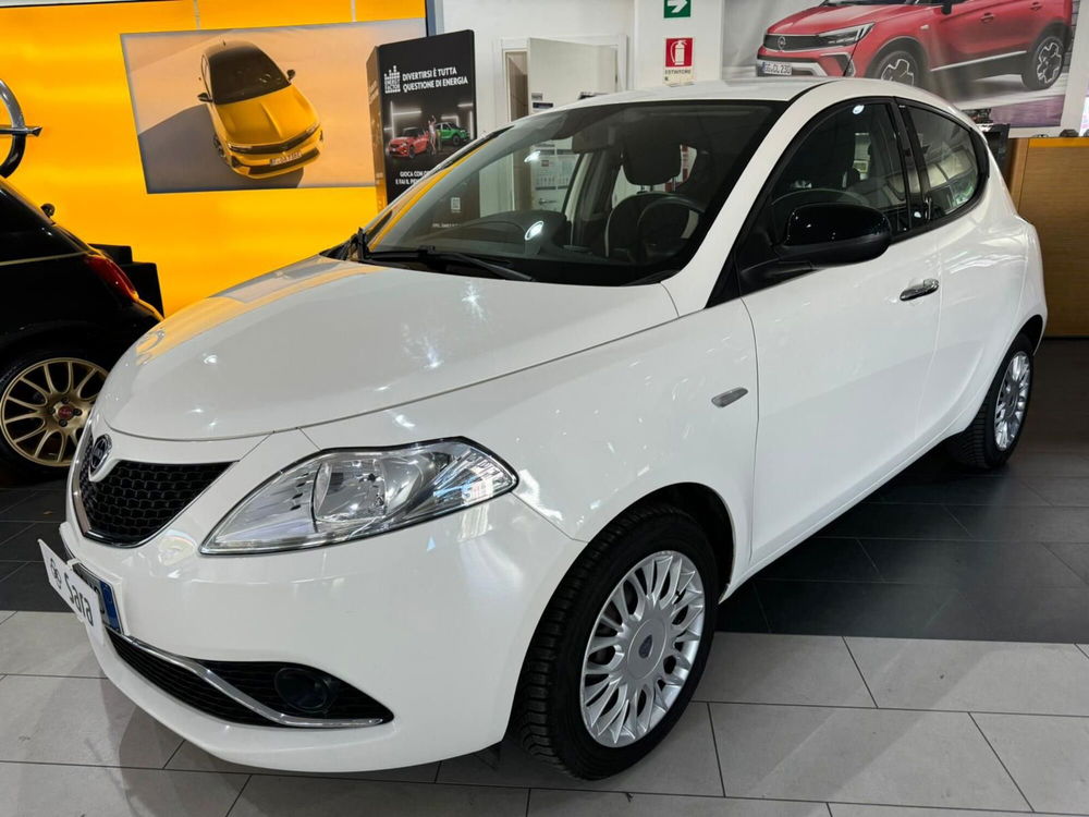 Lancia Ypsilon usata a Benevento (2)