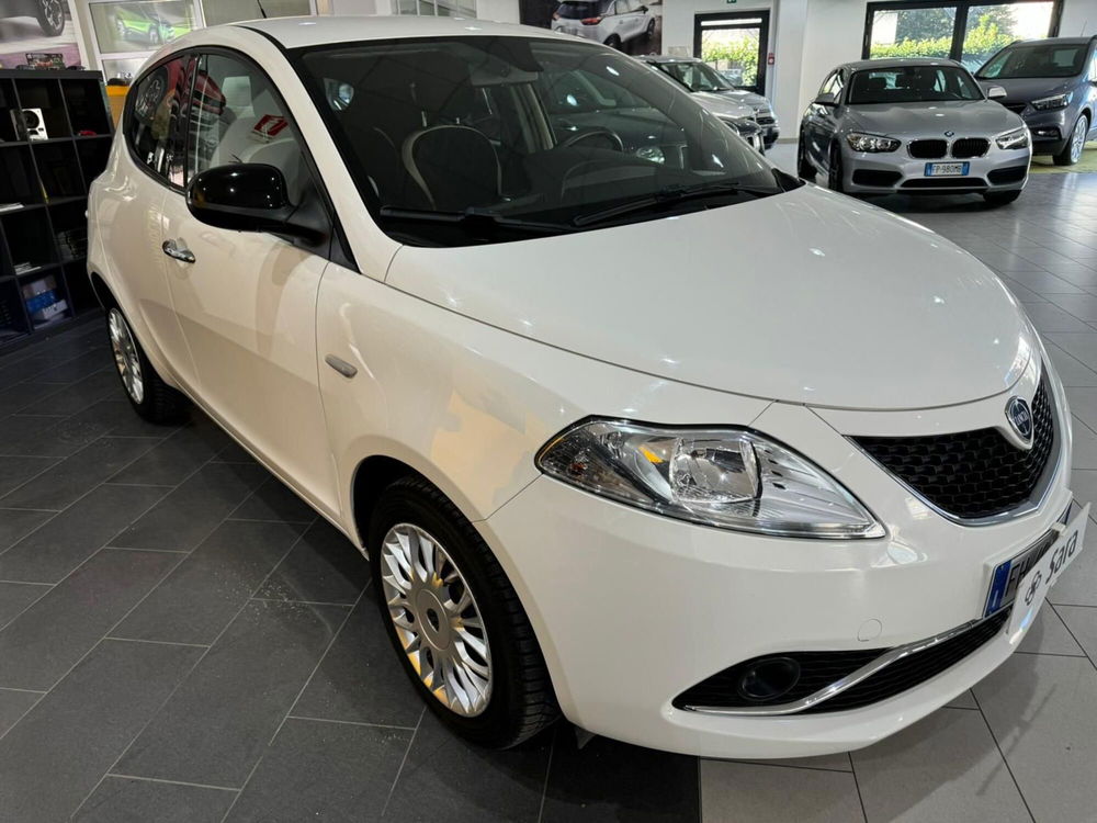 Lancia Ypsilon usata a Benevento (3)