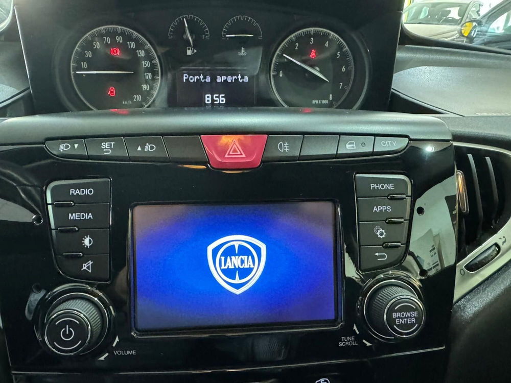 Lancia Ypsilon usata a Benevento (8)