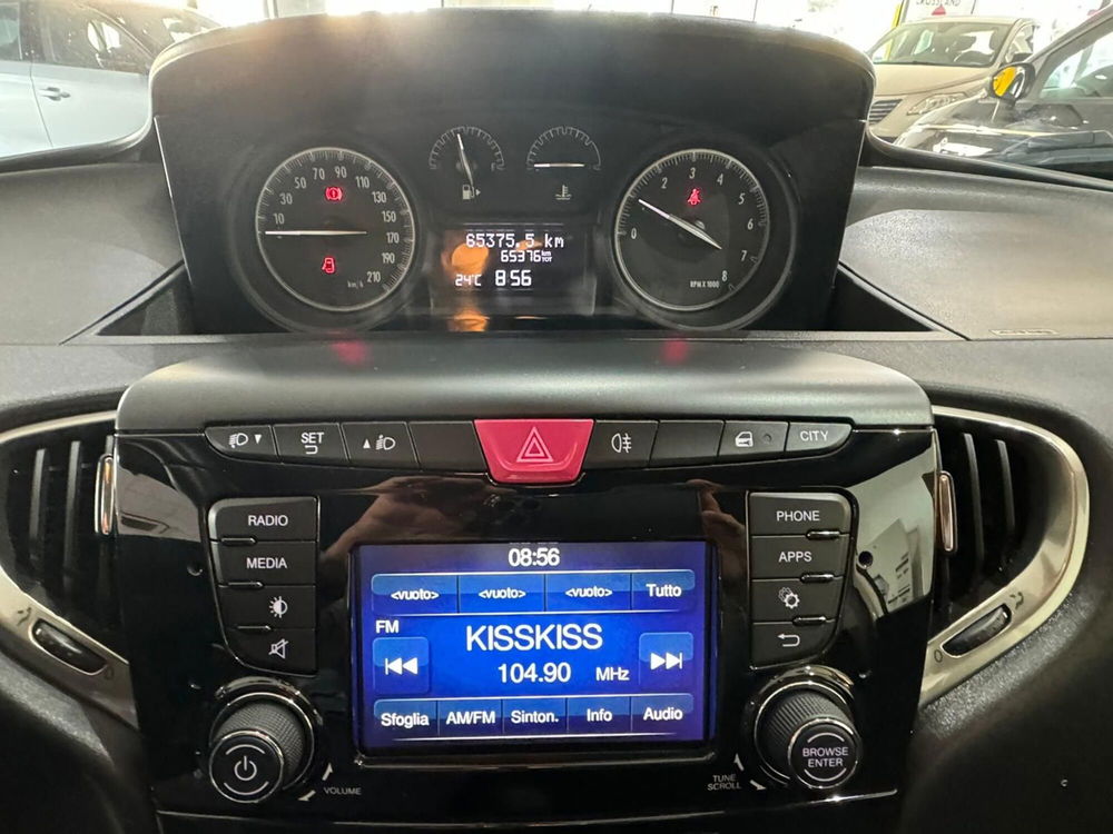 Lancia Ypsilon usata a Benevento (9)