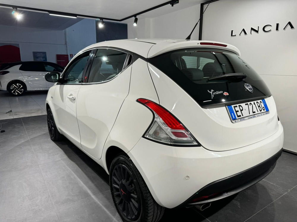 Lancia Ypsilon usata a Benevento (2)