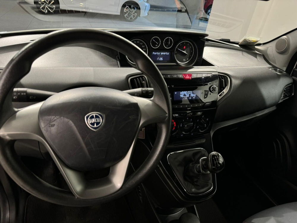 Lancia Ypsilon usata a Benevento (7)