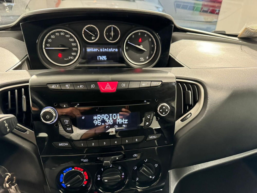 Lancia Ypsilon usata a Benevento (8)