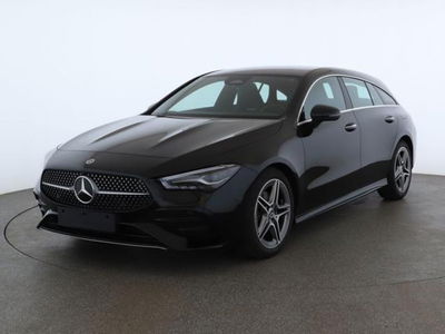 Mercedes-Benz CLA Shooting Brake 180 AMG Line Premium Plus auto del 2024 usata a Magenta