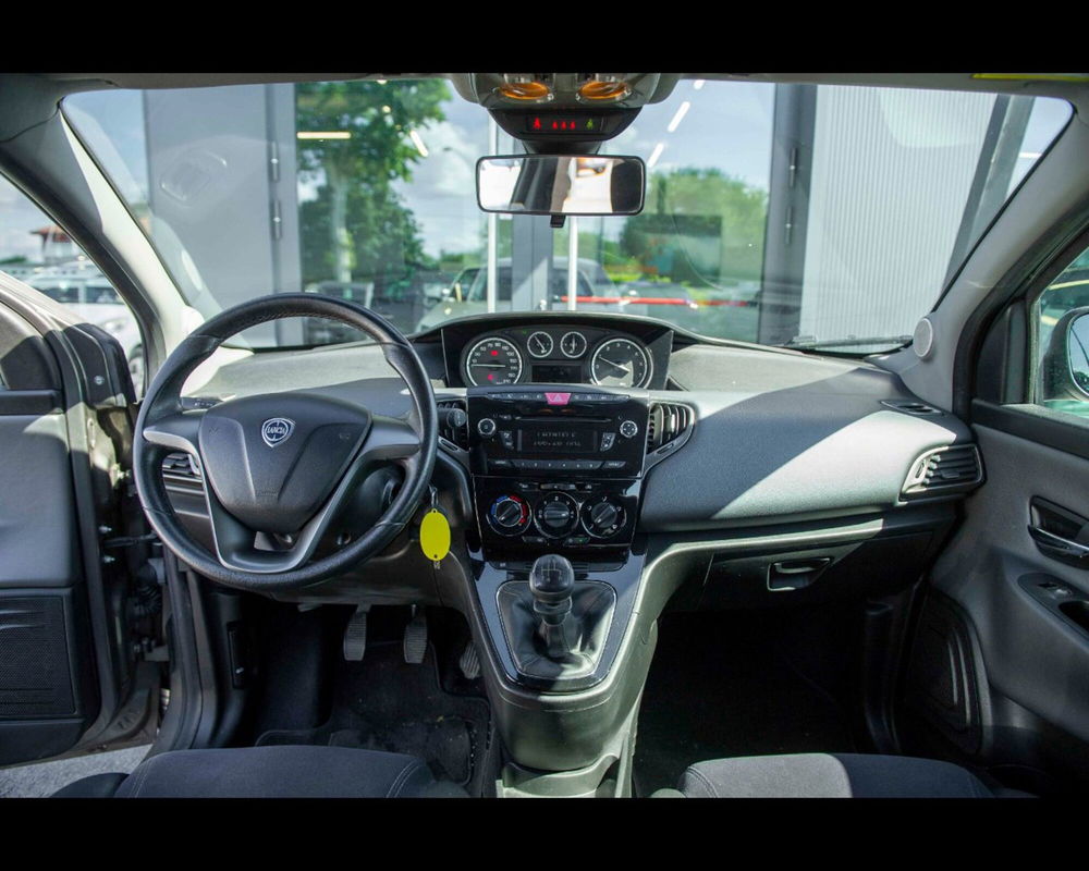 Lancia Ypsilon usata a Treviso (10)