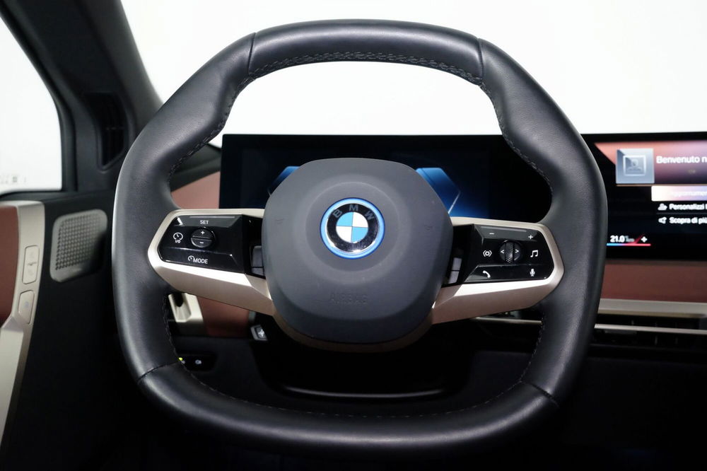 BMW iX usata a Torino (10)