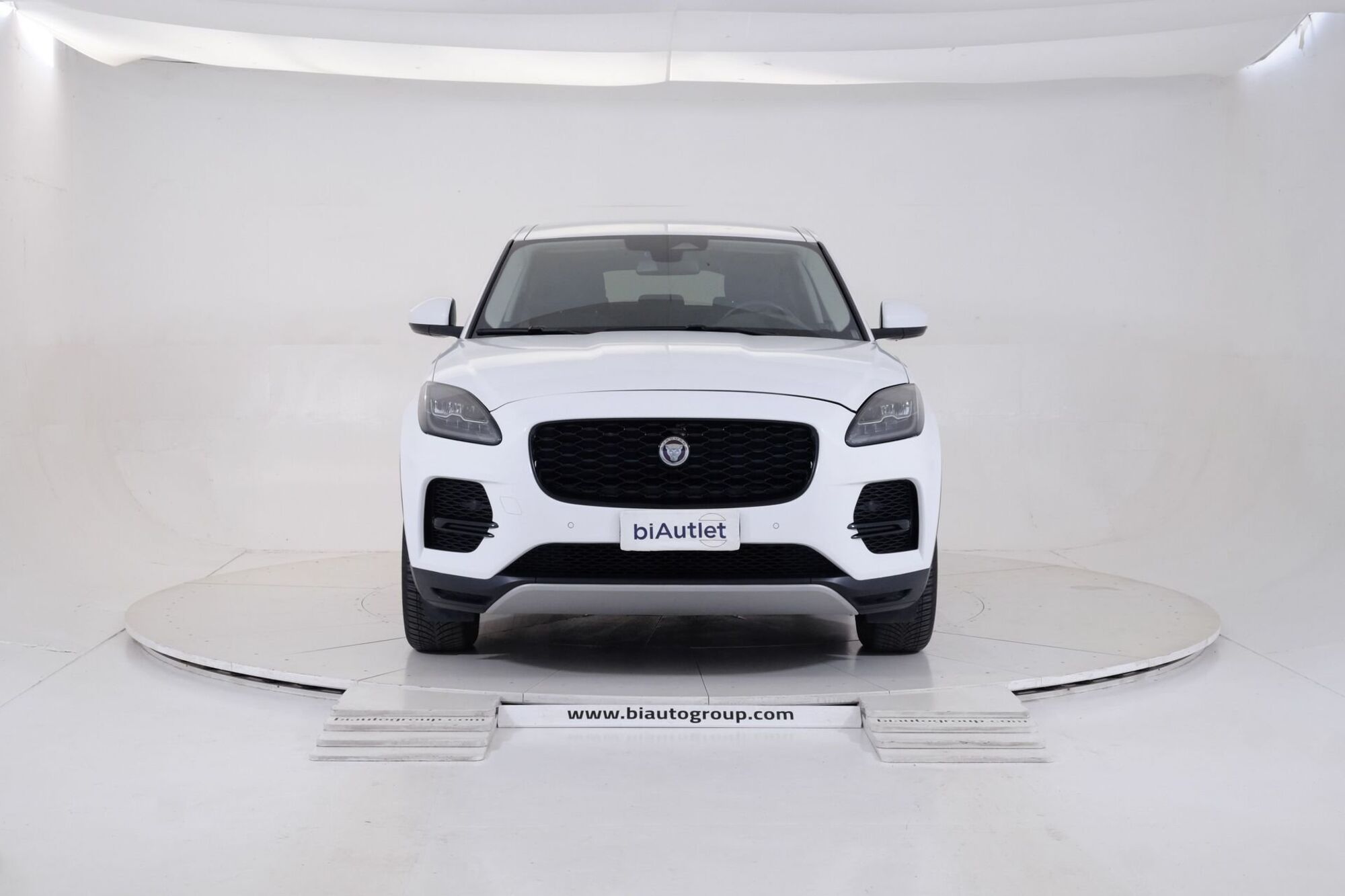 Jaguar E-Pace 2.0d i4 mhev R-Dynamic HSE awd 163cv auto MY20 del 2021 usata a Settimo Torinese