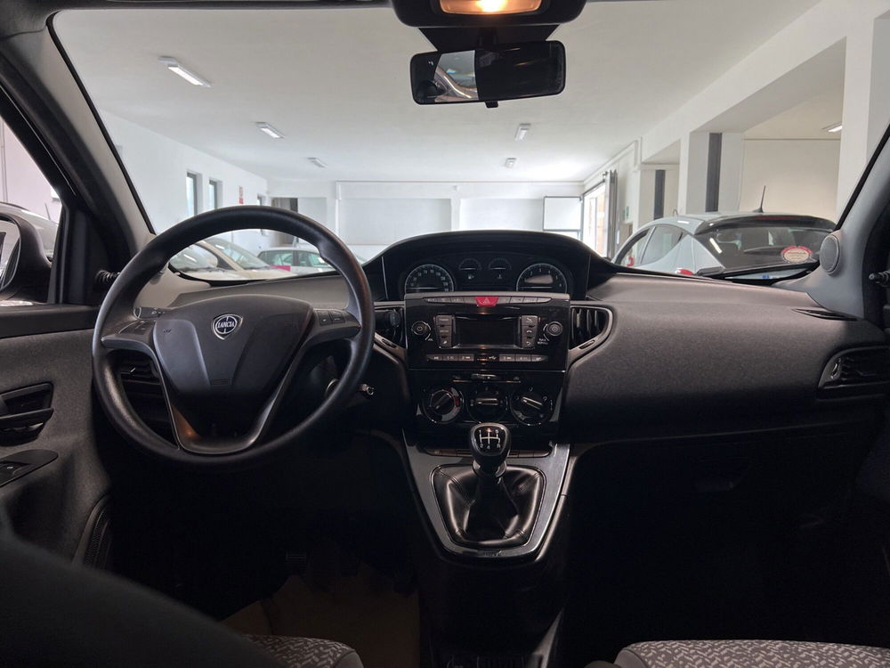 Lancia Ypsilon usata a Pisa (11)