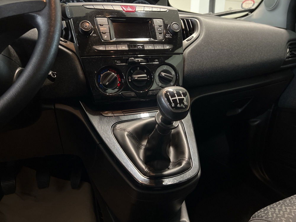 Lancia Ypsilon usata a Pisa (13)