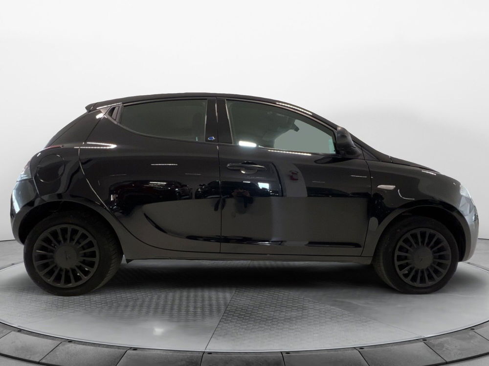 Lancia Ypsilon usata a Pisa (6)